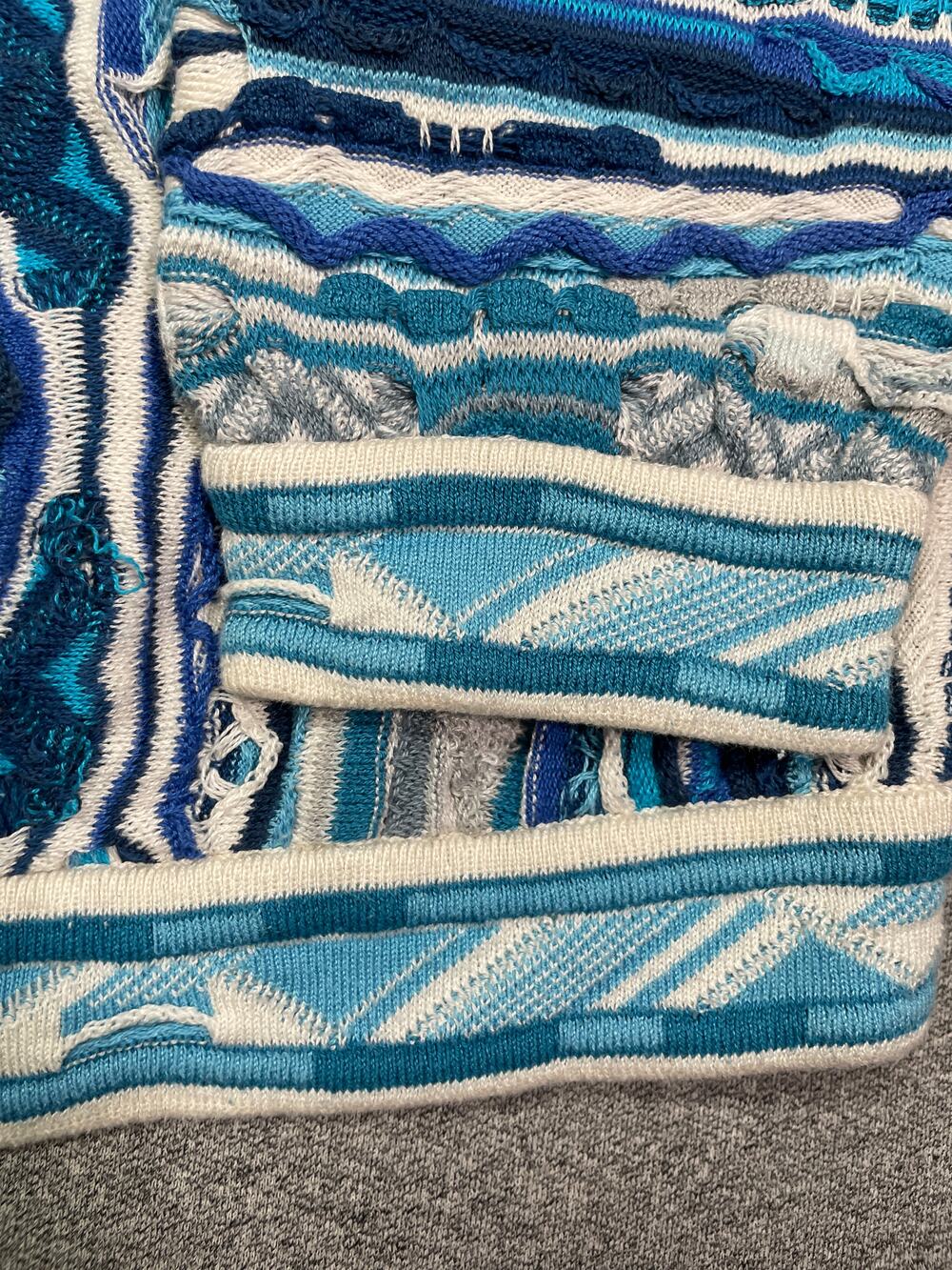 Vintage 1990s y2K Coogi Textured Knit Sweater - Picture 5 of 5
